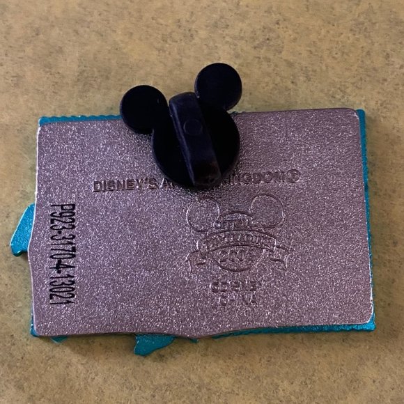 Walt Disney World Expedition Everest-Legend of the Forbidden Mountain pin (2013) - Picture 3 of 3